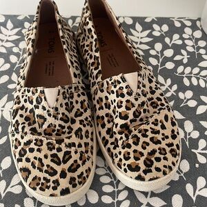Tom’s Leopard Loafers, Size 6, Hardly Worn, Wide Fit